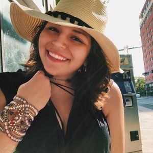 Meet your Posher, Maya